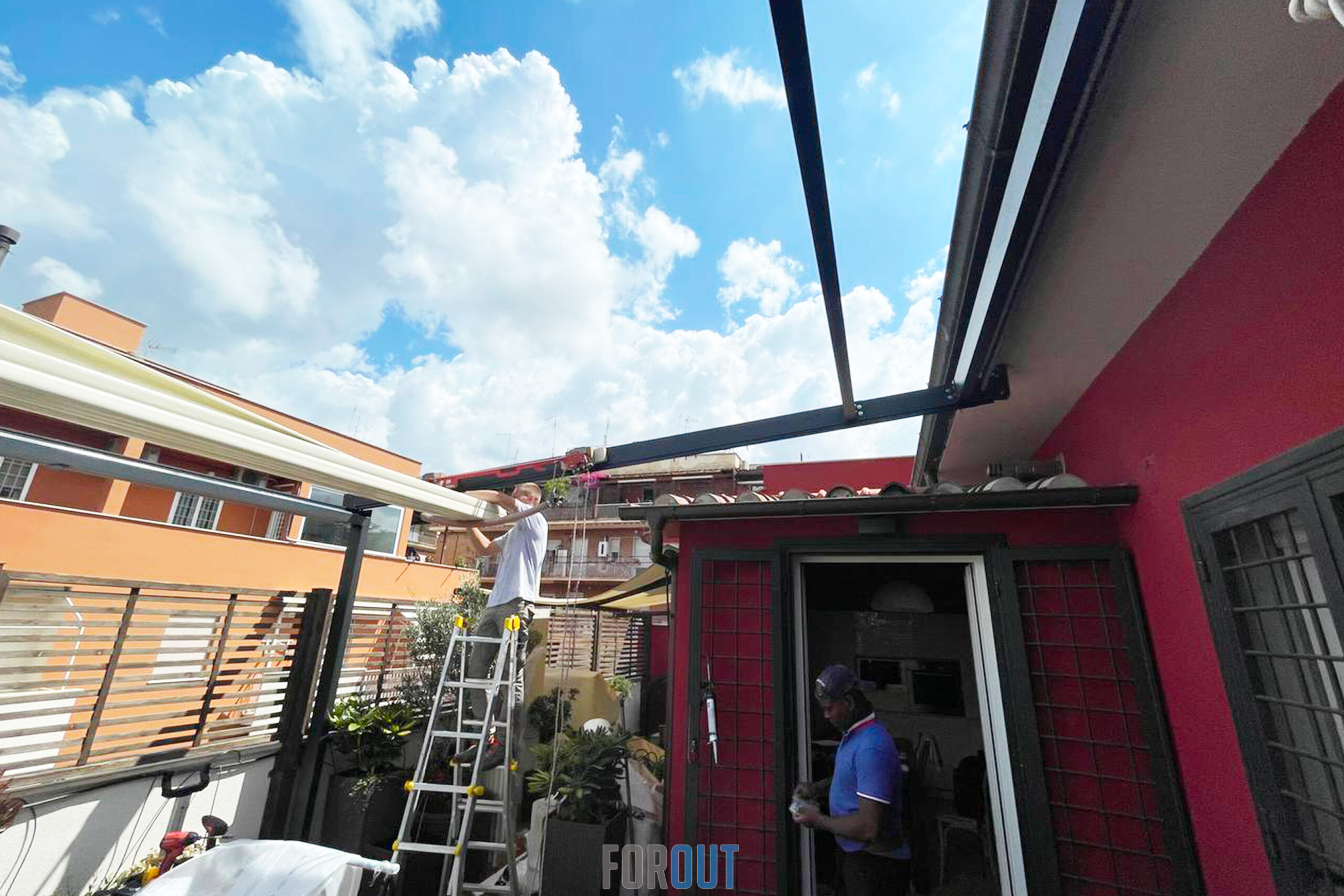 Installazione tende da sole e vetrate panoramiche
